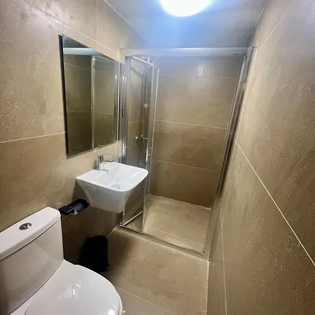 Cute In Quiet Alley דירה ואלטה