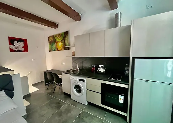 Cute In Quiet Alley La Valeta