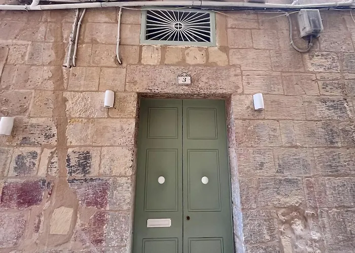 Cute In Quiet Alley La Valeta